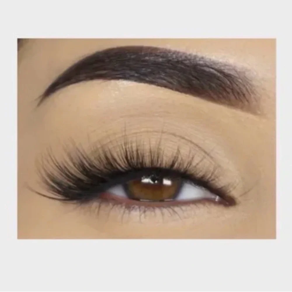 Lilly Lashes Black Faux Mink Wispy False Eyelashes - Picture 3 of 4